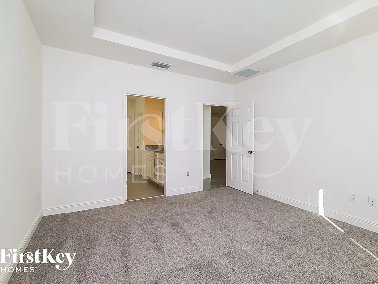 1100 Cavender Creek Rd — Photo 7