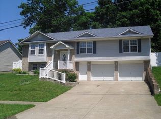 165 Skyline Dr, Radcliff, KY 40160