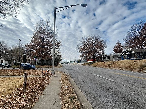 3rd image of 2421 State Ave