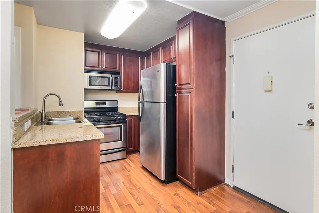 1 bed, 610 sqft, $1,995 — Photo 4