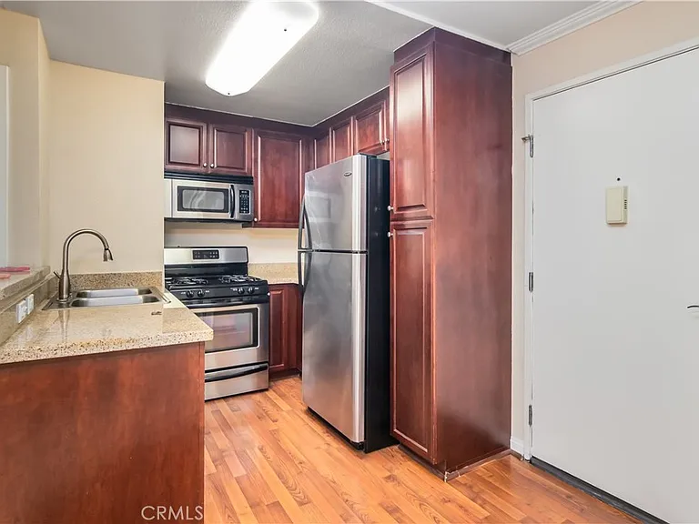 5500 Owensmouth Ave #216 — Photo 4