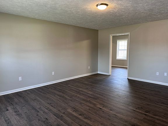 4th image of 378 University Pkwy W