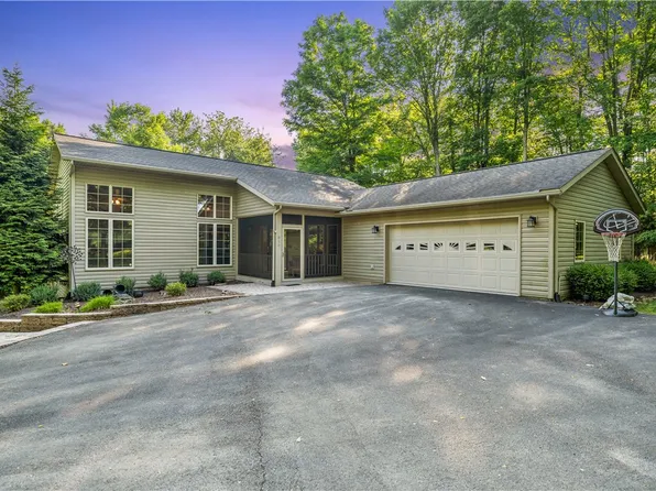 810 S Shore Trl, Central City, PA 15926