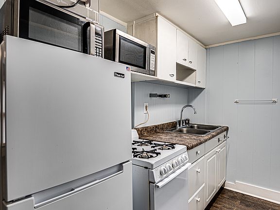 5th image of 426 N Lake St #4