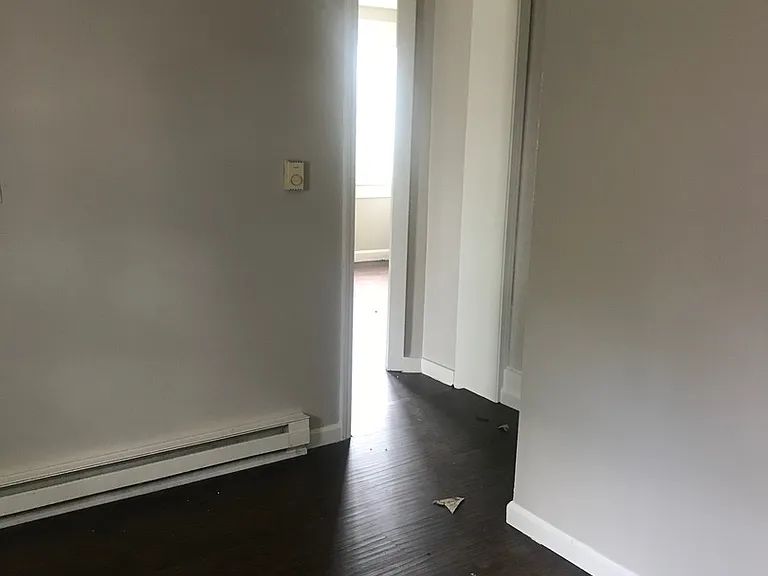 458 W Clinton St — Photo 3