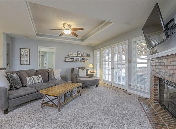 4th image of 2416 NE Bridgeport Dr