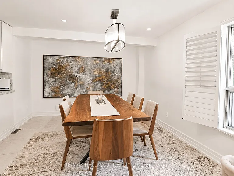 36 Kitsilano Cres — Photo 8