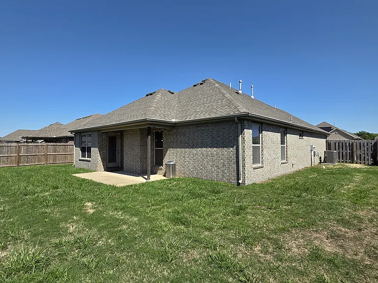 404 W Gillian Ave — Photo 17