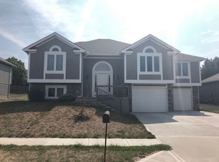 507 Crestridge Dr, Kearney, MO 64060
