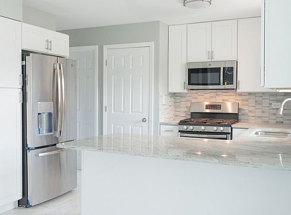 5th image of 320 N Hillside Ave