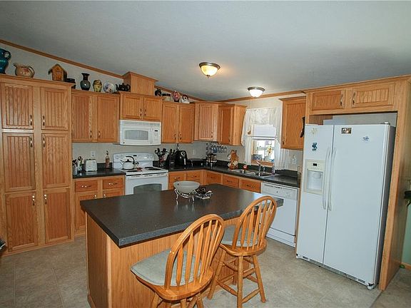 4th image of 380 Snowbury St