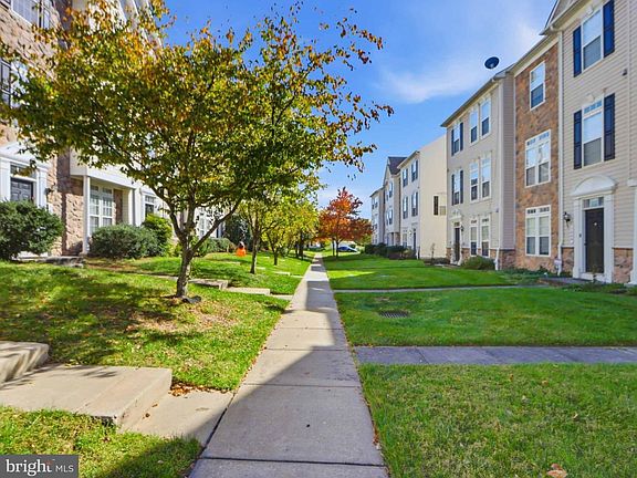 5th image of 1741 Theale Way