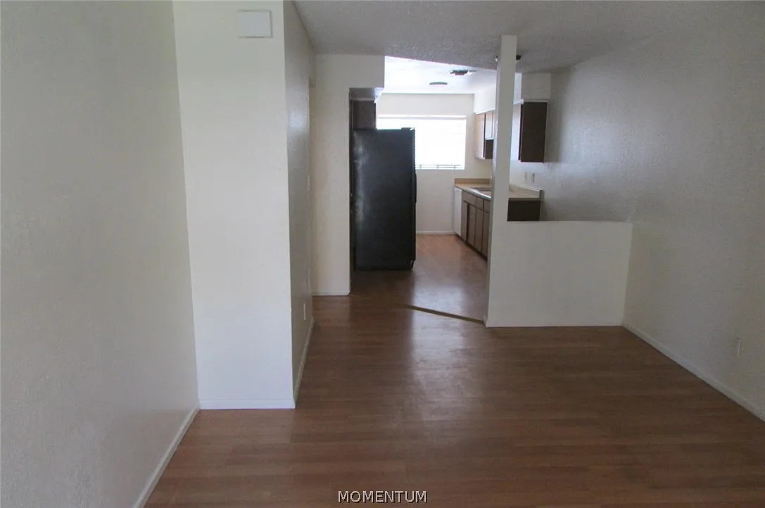 2 bed, 1.0 bath, 2938 sqft, $950 — Photo 1