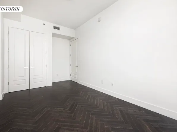 11-12 44th Drive image 13 of 13