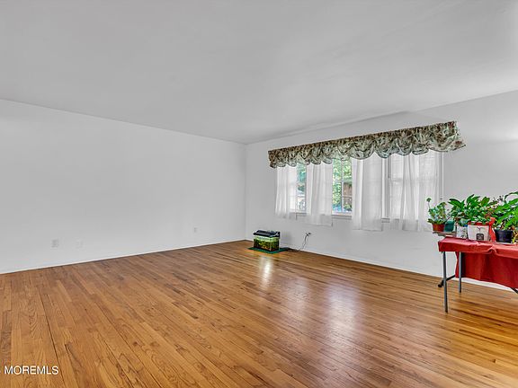 4th image of 518 Oakview Drive
