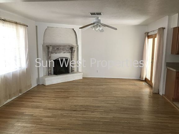 3rd image of 2704 N Mesa Dr