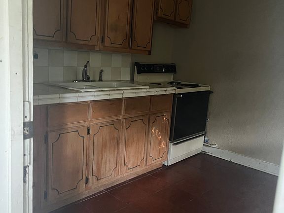 3rd image of 307 Breckenridge St
