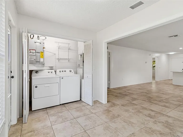 2945 Grovewood Blvd #A — Photo 32
