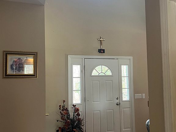 4th image of 551 Shunpike Rd