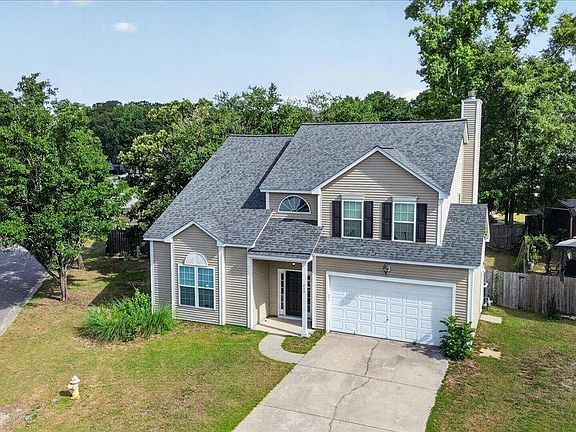 3rd image of 215 Evesham Dr