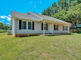 3721 Chaparral Dr, Roanoke, VA 24018