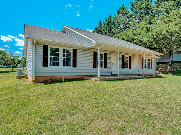 3721 Chaparral Dr, Roanoke, VA 24018