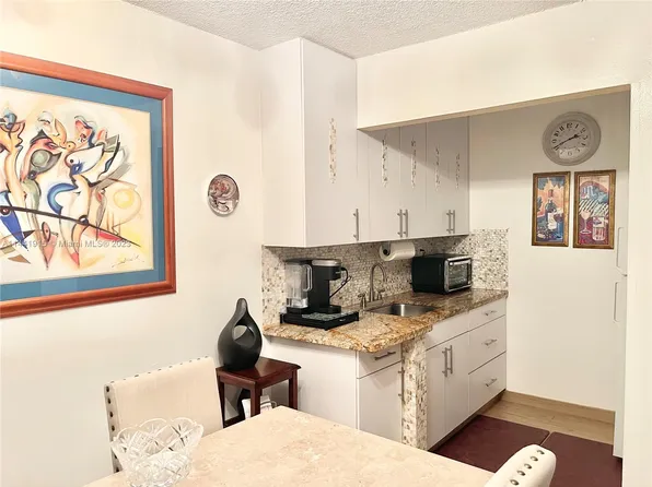 2145 Pierce St APT 214, Hollywood, FL 33020