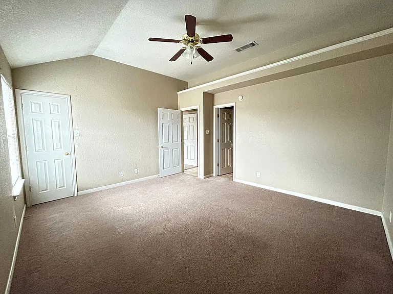 4702 John David Dr — Photo 7
