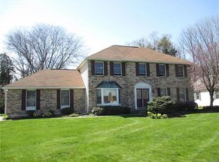 1050 Sunset View Dr, Bethlehem, PA 18017