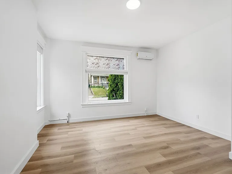 568 Hale Ave — Photo 9