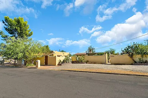 2052 N Vine Ave #1 Photo 1