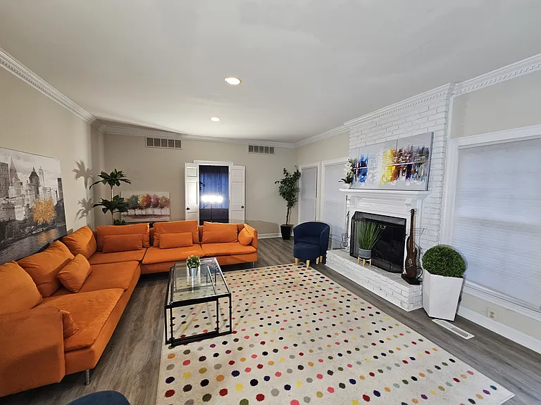 516 S Yates Rd — Photo 4