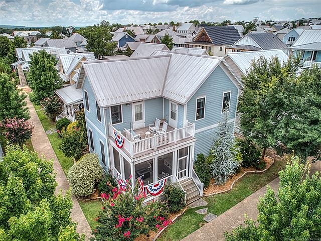 1st image of 39 Center Ln S