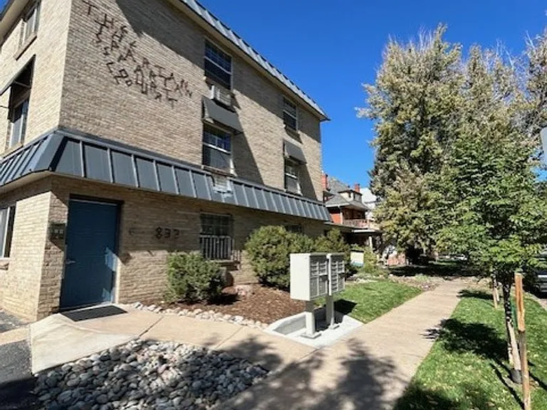 Spartan Court Apartments — Photo 2