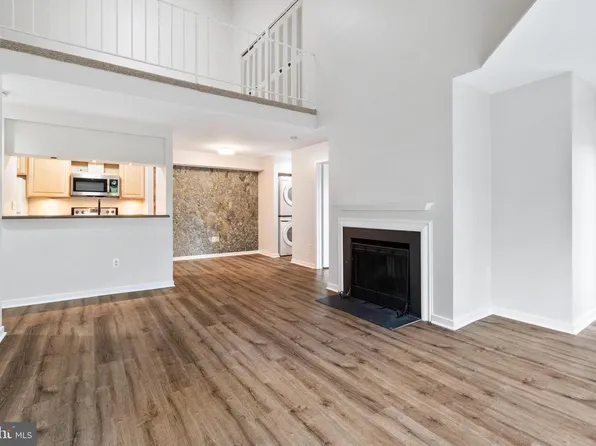 9934 Hellingly Pl #142, Gaithersburg, MD 20886