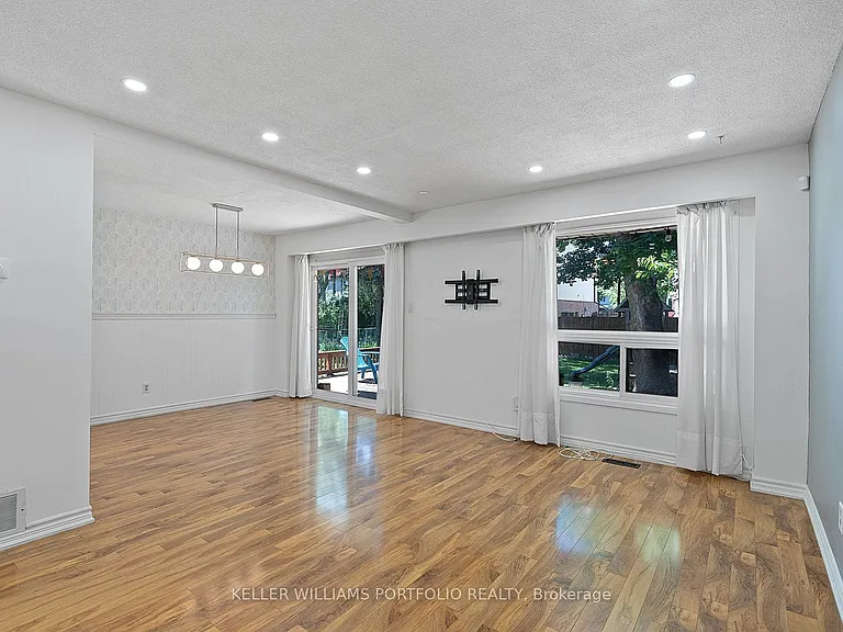 24 Ulysses Pl — Photo 12