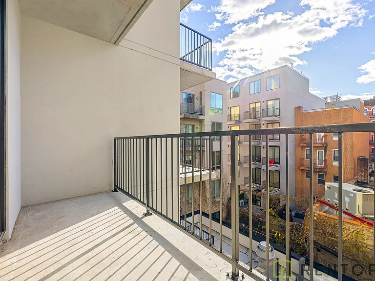 272 S 1st St #4C — Photo 5