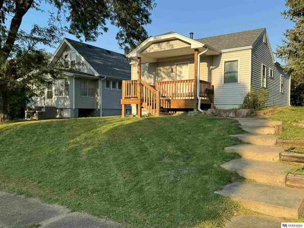 5021 S 38th St, Omaha, NE 68107