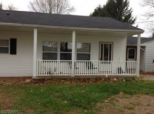 711 Glenview Dr, Plainwell, MI 49080