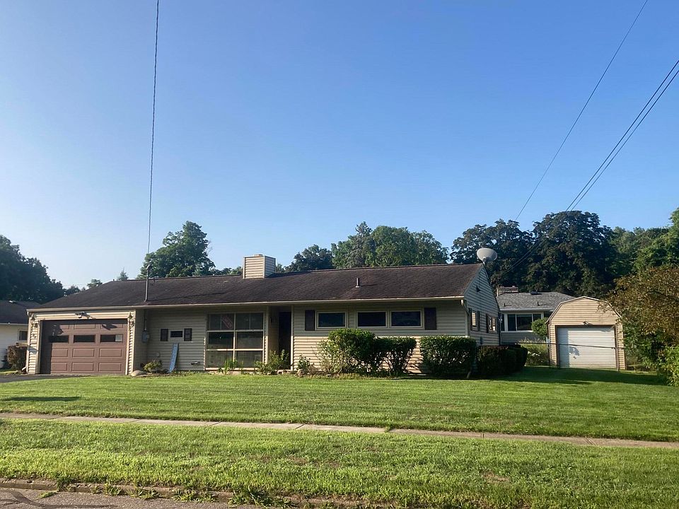 1st image of 84 Parkridge Dr