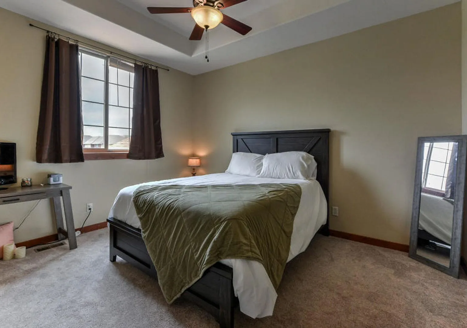 Leasing — Photo 4