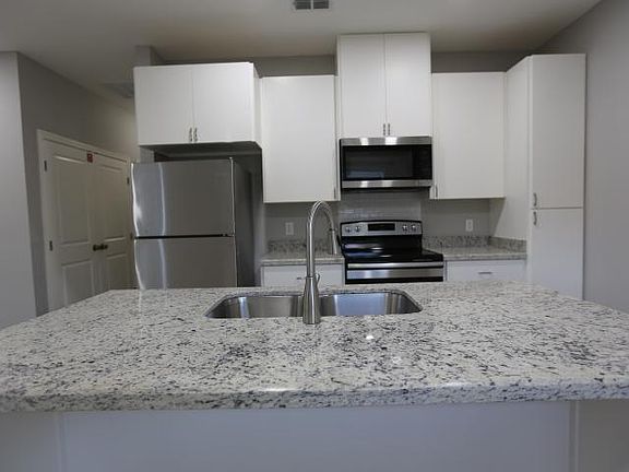 2nd image of 1502 Heritage Dr #4