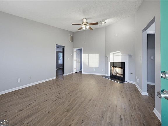 5th image of 604 Village Way