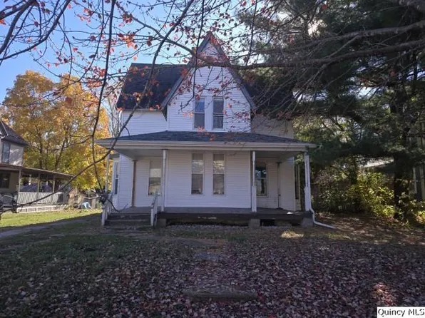 804 E Main St, Carthage, IL 62321