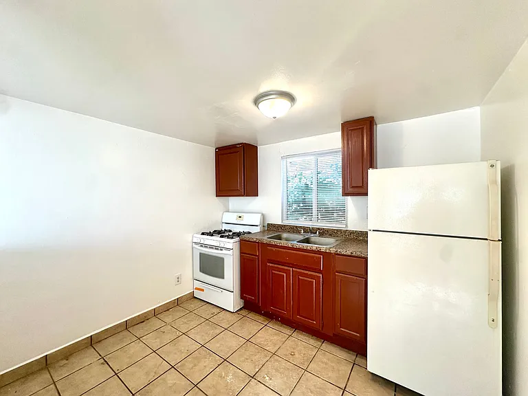 Studios and 1 bedrooms that include all utilities! Off Street Parking and Tile Flooring! — Photo 5