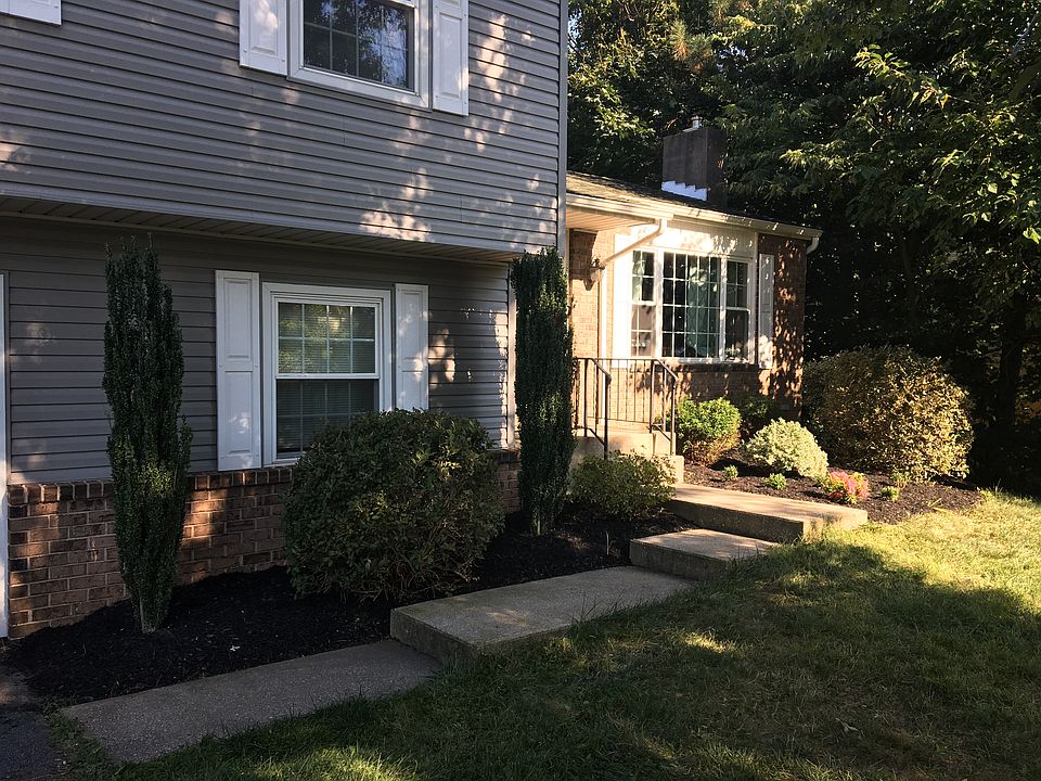1st image of 542 Oriole Ct
