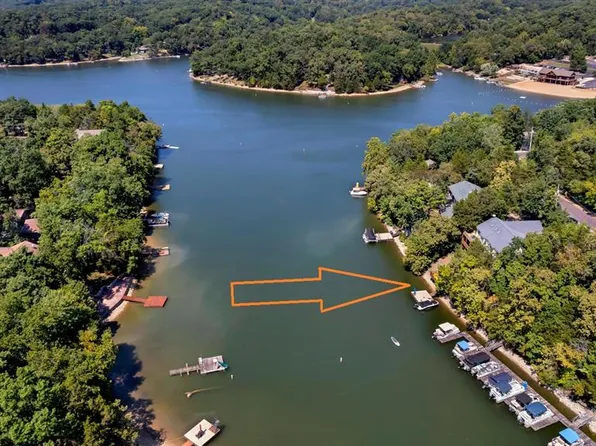 1378 S Lake Sherwood Dr, Marthasville, MO 63357