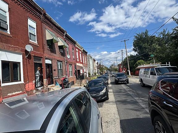 3rd image of 2053 W York St