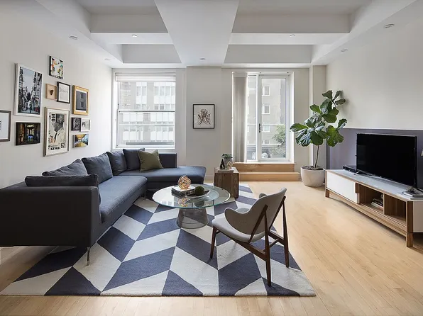 15 Broad St APT 2416, New York, NY 10005