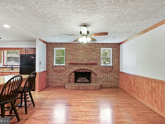 4th image of 9655 Sharon Ave